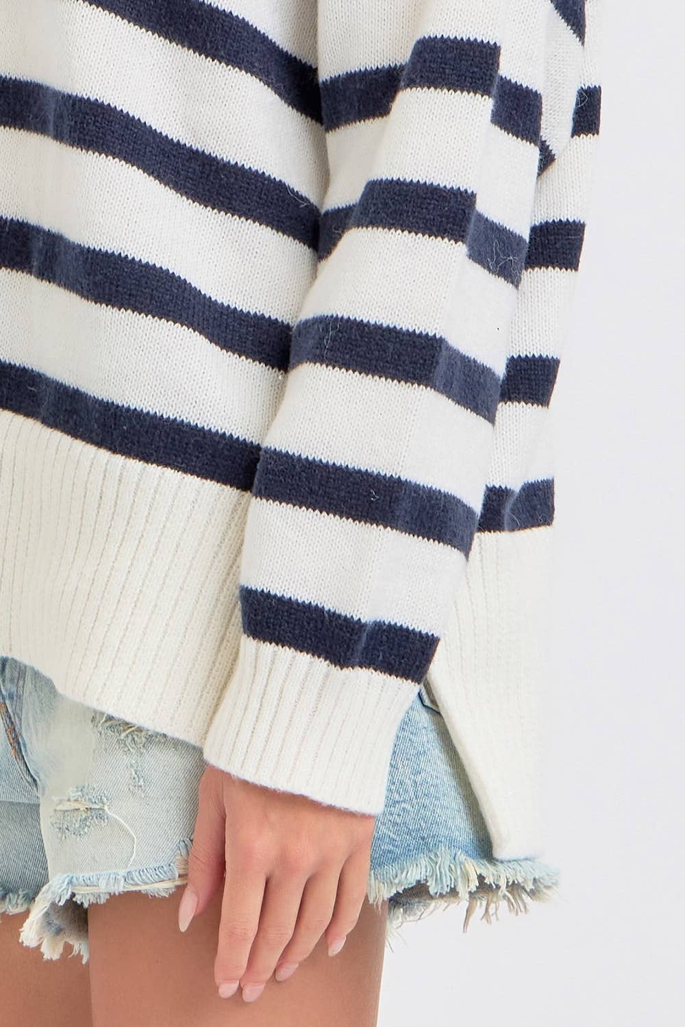 STRIPED ZIP-FRONT OVERSIZED PULLOVER KNIT SWEATER CREAM/NAVY