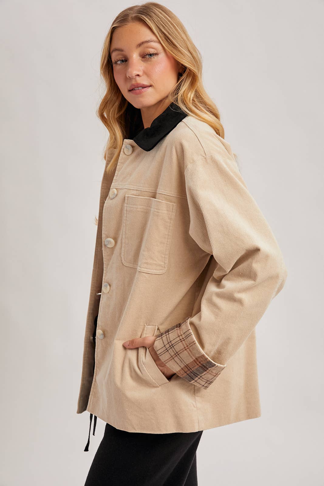 CORDUROY BUTTON DOWN BARN COAT INNER PLAID: Beige
