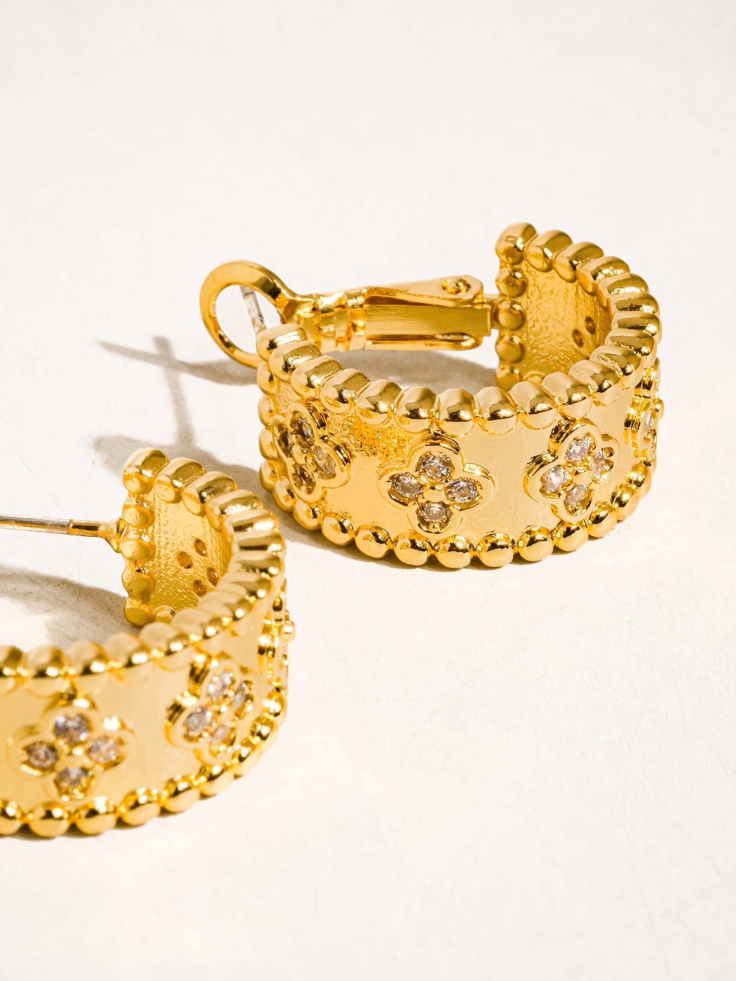 Ismaël 18K Gold Vintage Floral Hoop Earring: Yellow